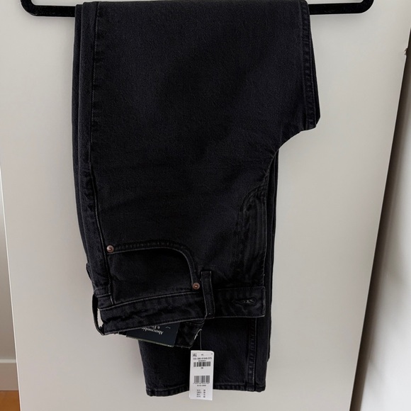 Abercrombie & Fitch Curve Love High Rise 90s Straight Jean - Picture 4 of 11